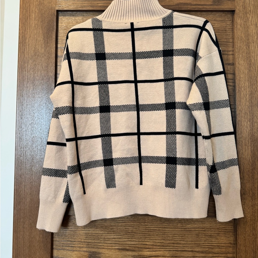 Tahari Plaid Mock Neck Sweater Womens M Button Shoulder Windowpane - Picture 7 of 8